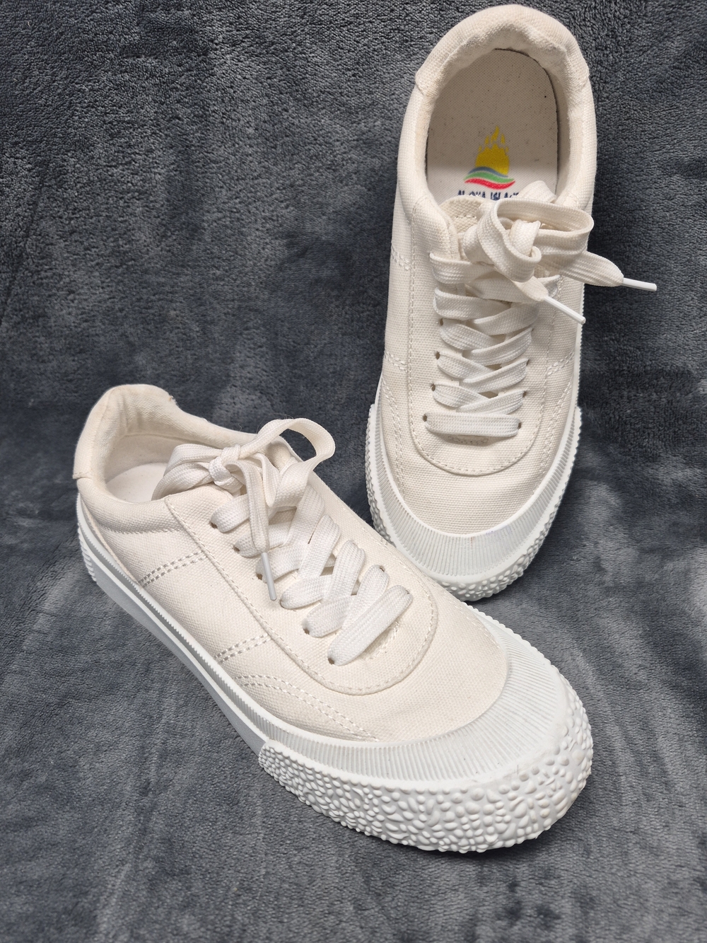 Aloha Island Womens 194309 Marsha White Low Top Canvas Lace Up Size 8M Sneakers